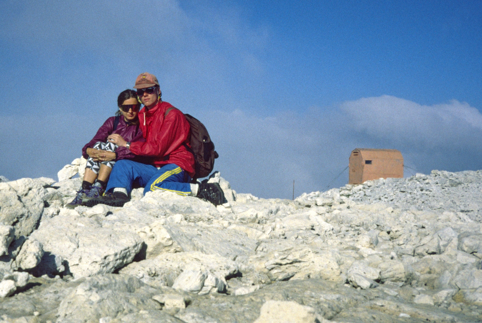 1994: Vrchol Pala di San Martino. Šusťáky, bavlněná trička, flanelové košile a svetr od maminky